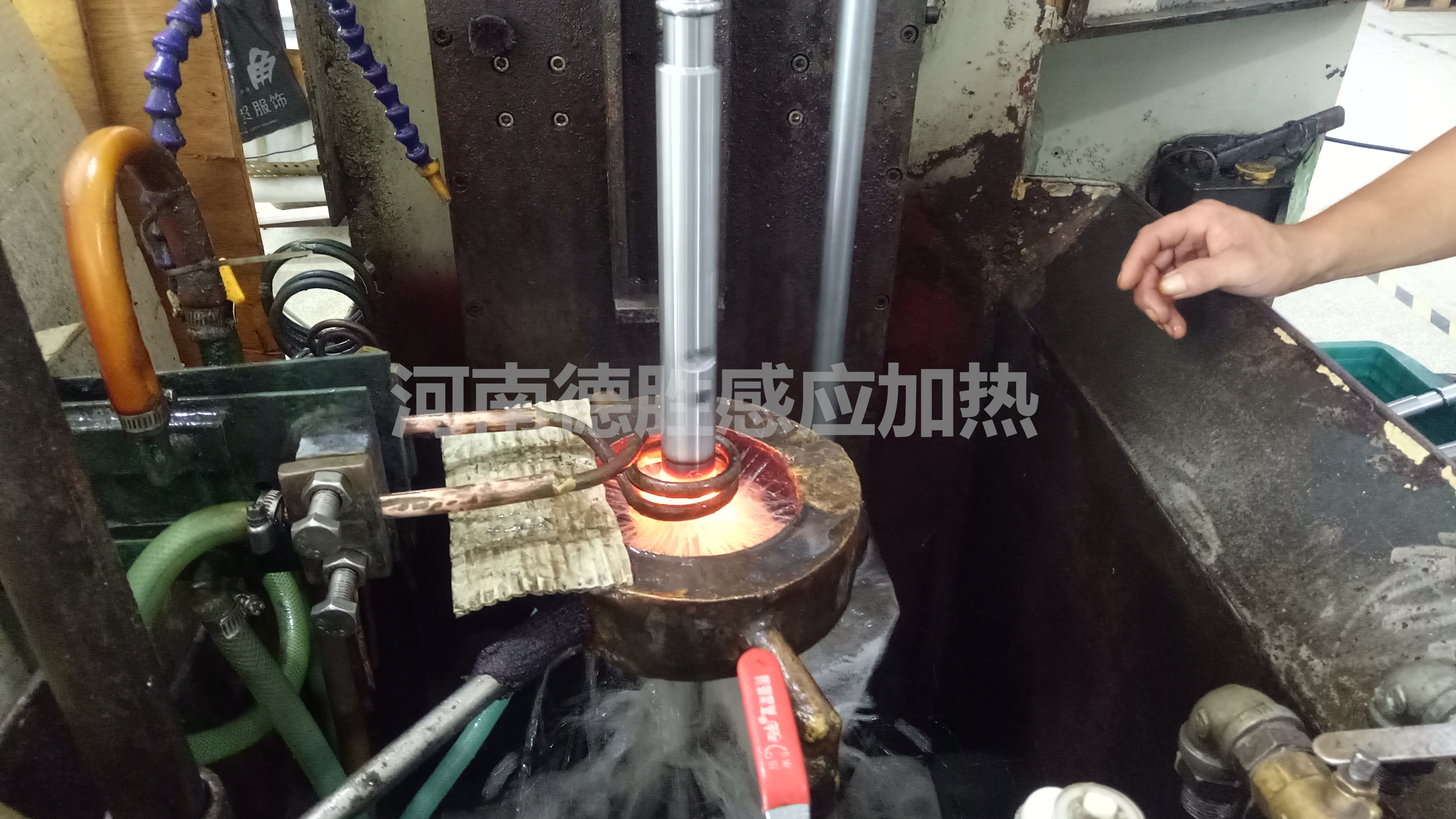 軸高頻淬火自動化設(shè)備_副本
