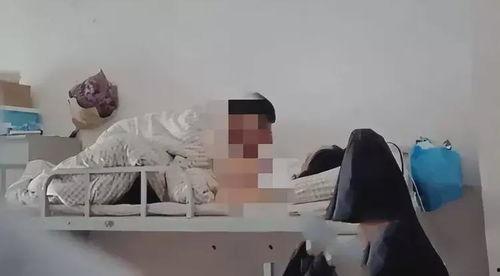 吃瓜女生在宿舍,揭秘校园八卦风云