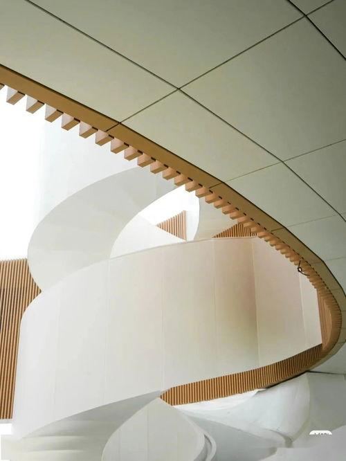 郑州网红打卡楼梯图片,阶梯上的城市风景线