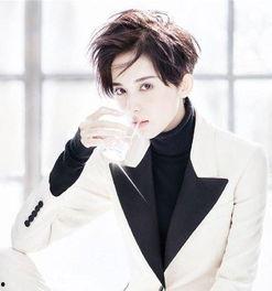 女明星帅气,打破性别界限的时尚先锋